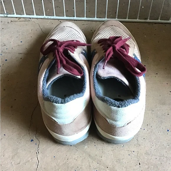 ARO Sneakers